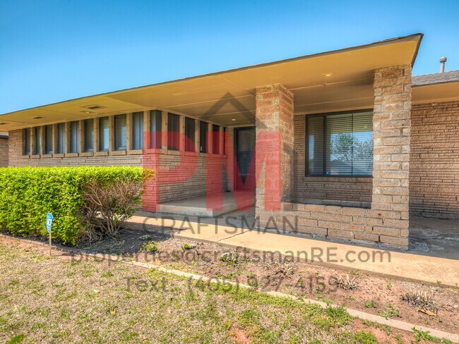 Foto del edificio - 13601 Pinehurst Rd