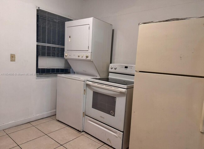 Foto del edificio - 2410 NW 34th St