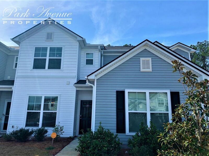 Primary Photo - 297 Castle Dr