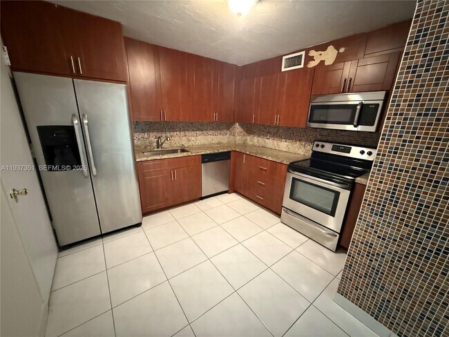 Foto del edificio - 401 Golden Isles Dr