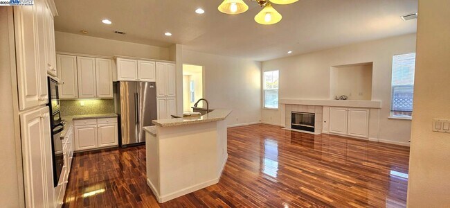 Foto del edificio - 43401 Laurel Glen Cmn