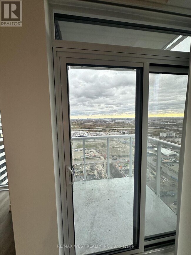 Photo du bâtiment - 8 Interchange Wy