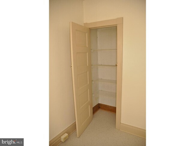 Foto del edificio - 80 Norman Ave