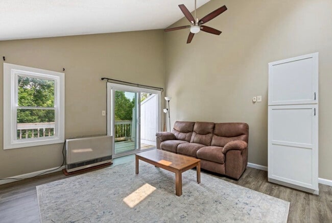 Building Photo - 33 village plaza Rd