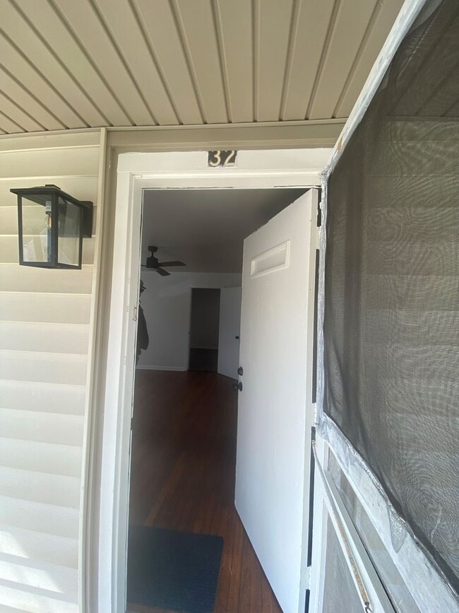 Foto del edificio - ! This charming one-bedroom oasis is now available, and it comes with a fantastic 2-year lease. D...
