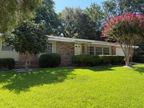 Building Photo - 1301 Bonnie Dr