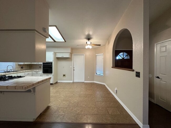 Building Photo - 1340 W Jean Ave