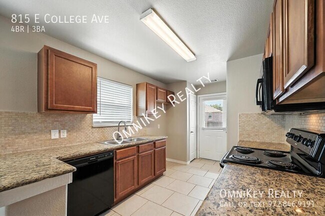 Foto del edificio - 815 E College Ave