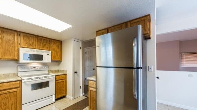 Building Photo - West Jordan 4 bed 2 bath
