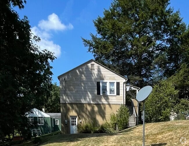 St Francis Apartments for Rent with Hardwood Floors Beckley, WV 1