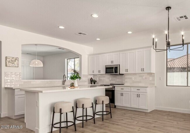 Foto del edificio - 1236 E Nightingale Ln