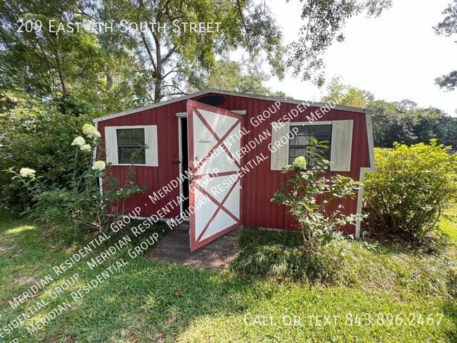 Building Photo - 3 bedroom / 2 bath home ~ Downtown Summerv...