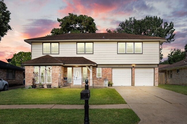 Building Photo - 6514 Vialinda Dr