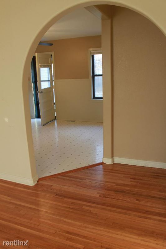 Building Photo - 3 br, 2 bath House - 107 E 35th Pl
