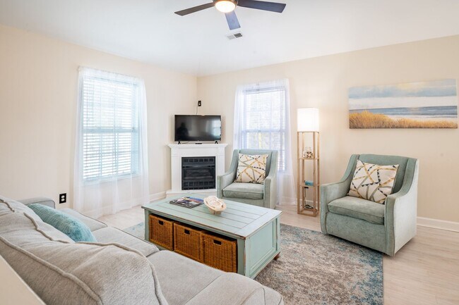 Foto del edificio - FURNISHED OFF-SEASON MONTHLY RENTAL-STARTI...