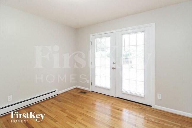 Building Photo - 1102 Pitt Pl