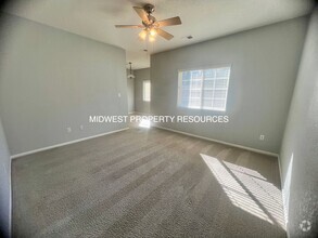 Building Photo - 532 NW Fieldcrest Dr