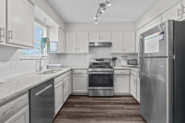 Foto del edificio - 201 Sycamore DriveBEDROOM 2A - 736092