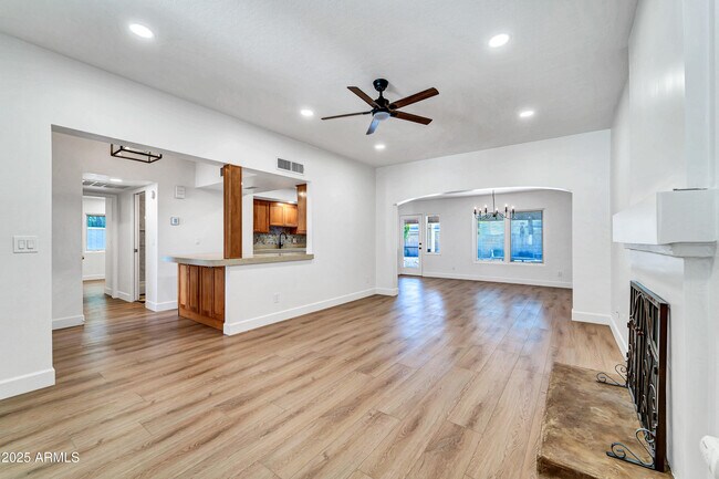 Building Photo - 6615 E Phelps Rd