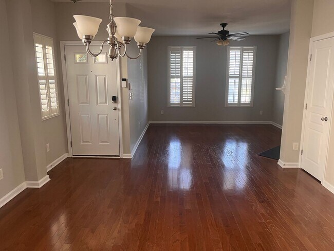 Foto del edificio - Spacious 2BR/3BA Townhome in Rennaisance Park near Downtown Raleigh