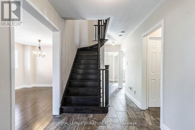 Building Photo - 37 Richwood Cres