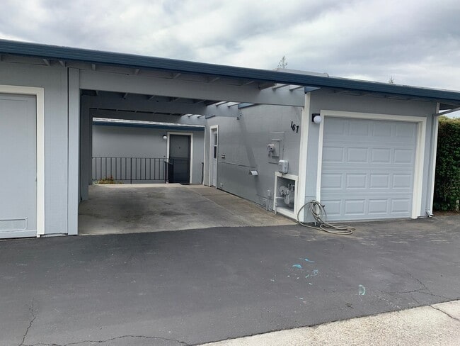 Spacious 2 bed/1.5 bath condo in Martinez - Spacious 2 bed/1.5 bath condo in Martinez