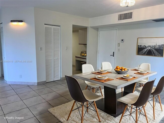Building Photo - 3600 Mystic Pointe Dr