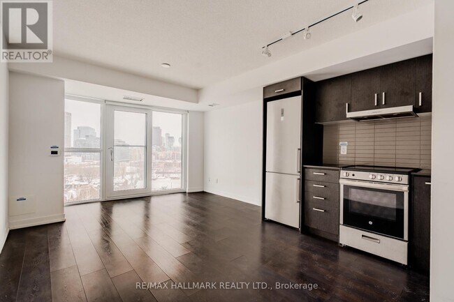 Building Photo - 219 Dundas St E