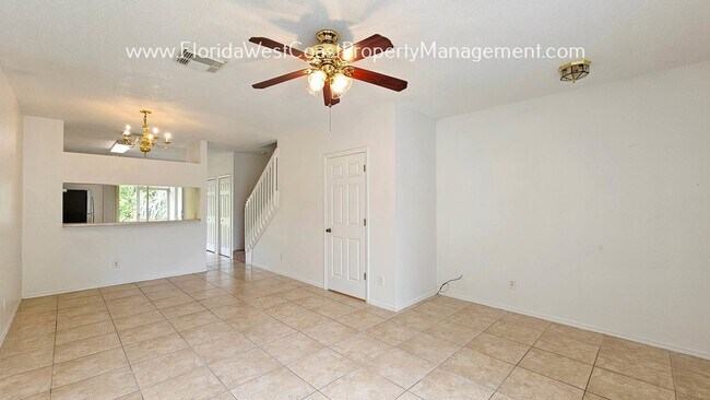 Building Photo - CUTE 2 BED/2.5 BATH CONDO- TOWNHOME! SUPER...