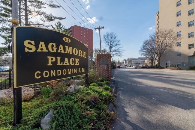 Building Photo - 115 W Squantum St