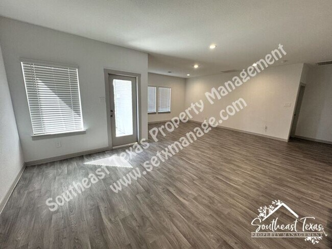 Foto del edificio - 111 Lk Wy Cir