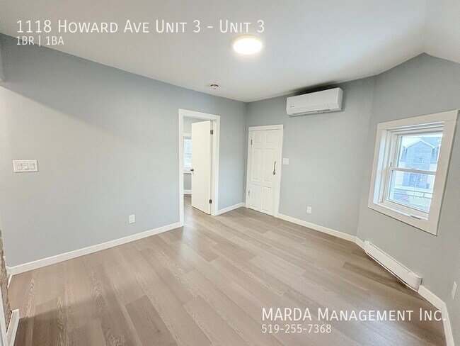 Photo du bâtiment - NEWLY RENOVATED 1BED/1BATH UPPER UNIT- ON HOWARD + HYDRO!