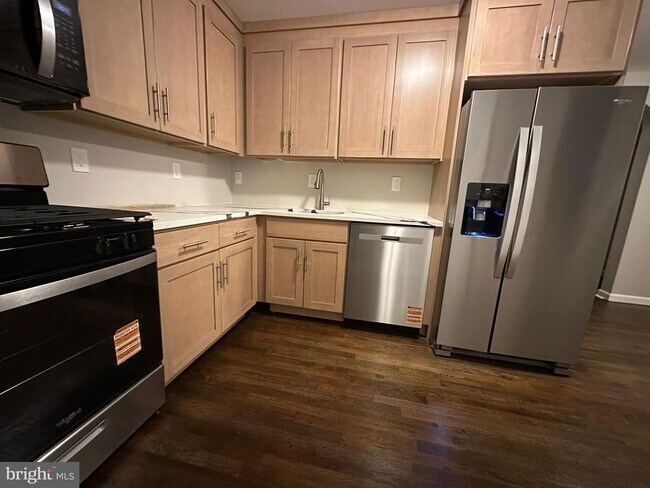 Building Photo - 936 Oakmont St
