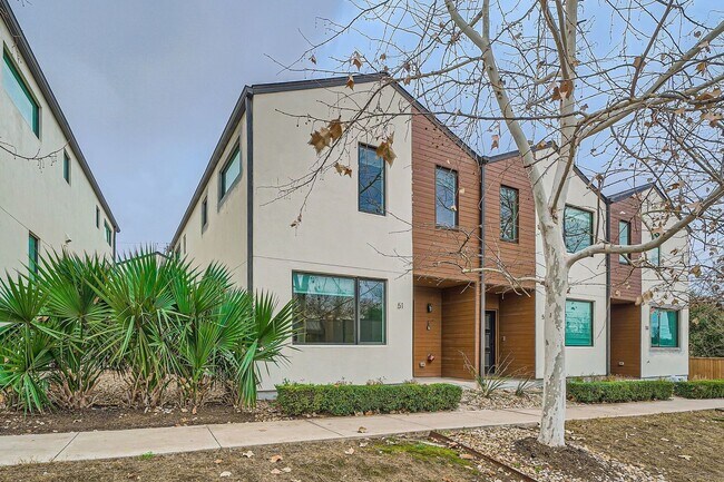 Foto del edificio - 1931 E 38th 1/2 St