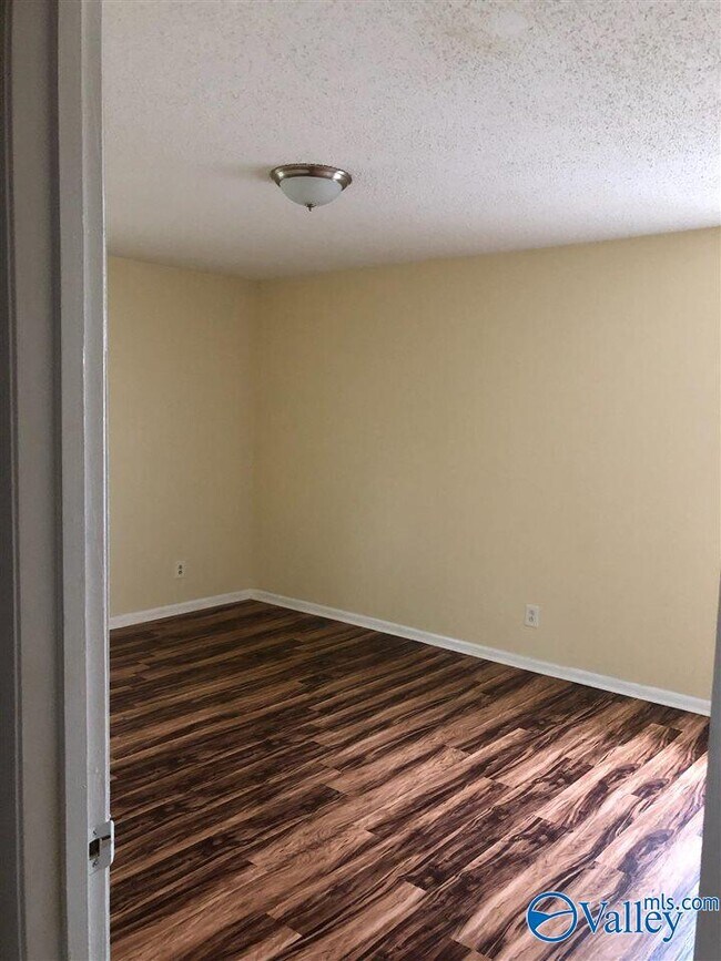 Foto del edificio - 8204 Willowbrook Cir SE