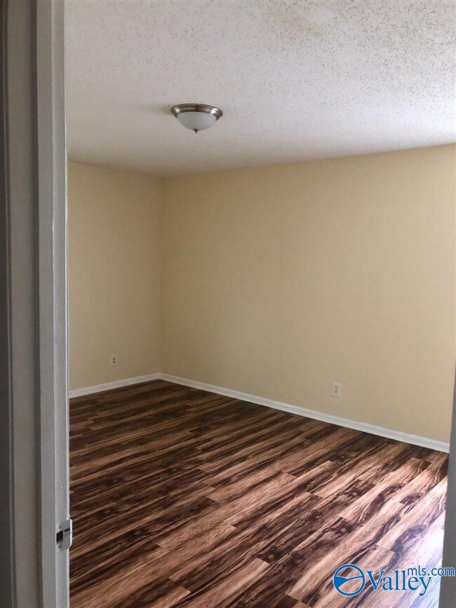 Building Photo - 8204 Willowbrook Cir SE