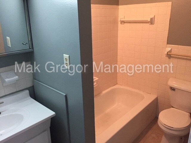 Building Photo - 322 Kenbrook Dr