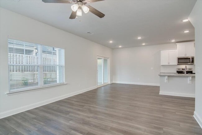 Foto del edificio - 1201 Vail Dr