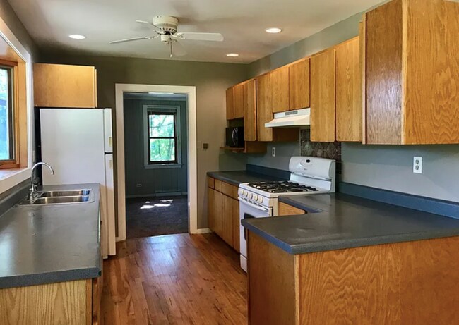 Foto del edificio - 5413 Summerville Ave