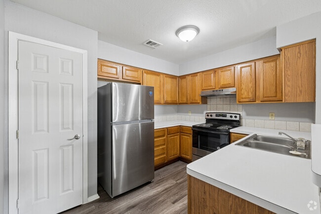 3BR, 2BA - 1,200SF - Kitchen - Kingsland Trails