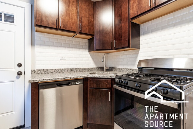 Photo - 550 W Aldine Ave Apartment