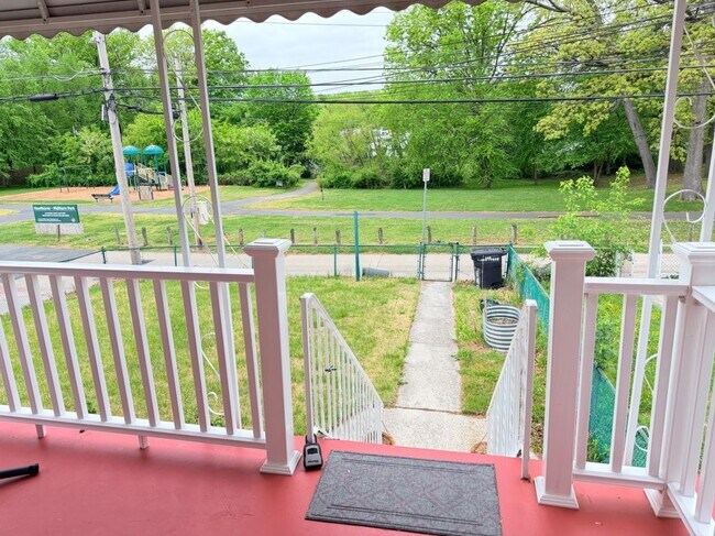 Foto del edificio - 148 Riverthorn Rd