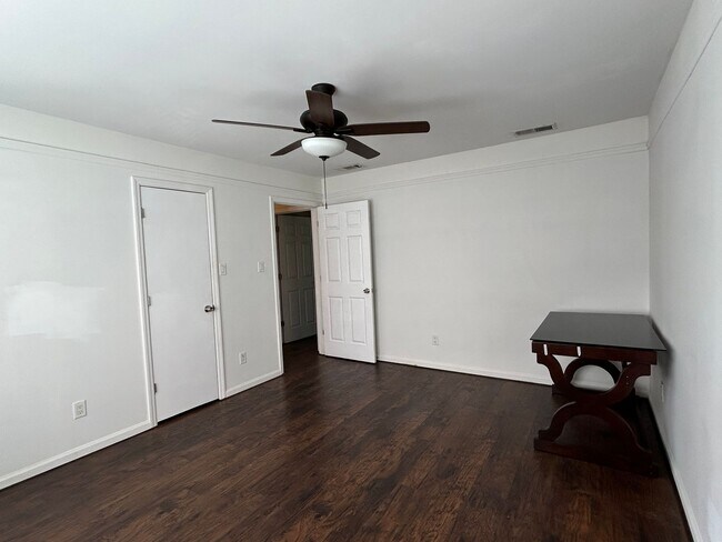 Foto del edificio - 66 Hidden Lake Ct