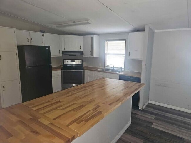 Foto del edificio - 3/2 Mobile Home with fenced yard