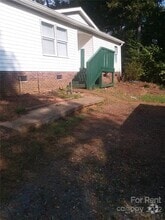 Building Photo - 630 Pine Lake Dr