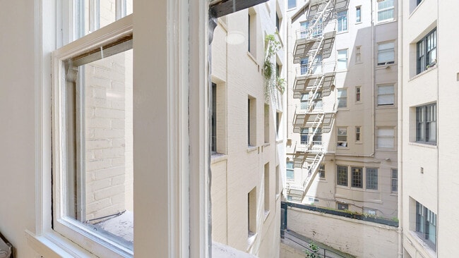 Building Photo - 980 Bush St