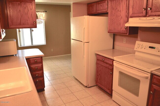Foto del edificio - 2241 N Recker Rd