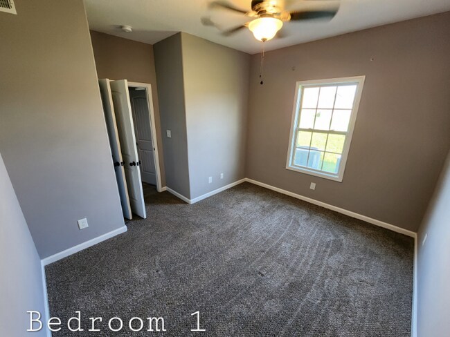 Building Photo - 1305 Millet Dr