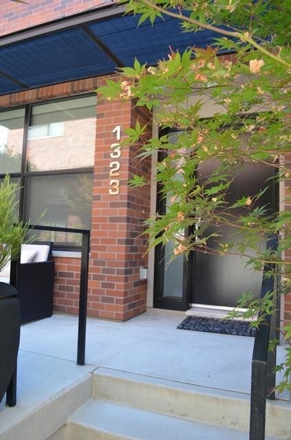 Foto principal - 1323 E Sutter Walk