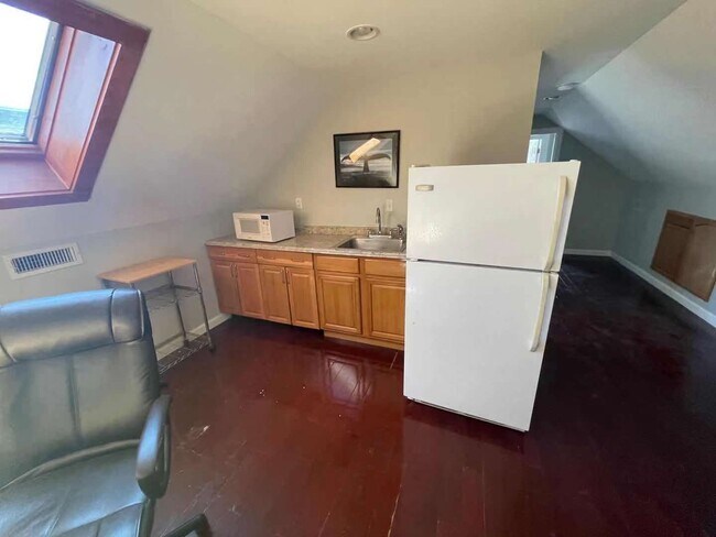 Building Photo - 32 Winship St